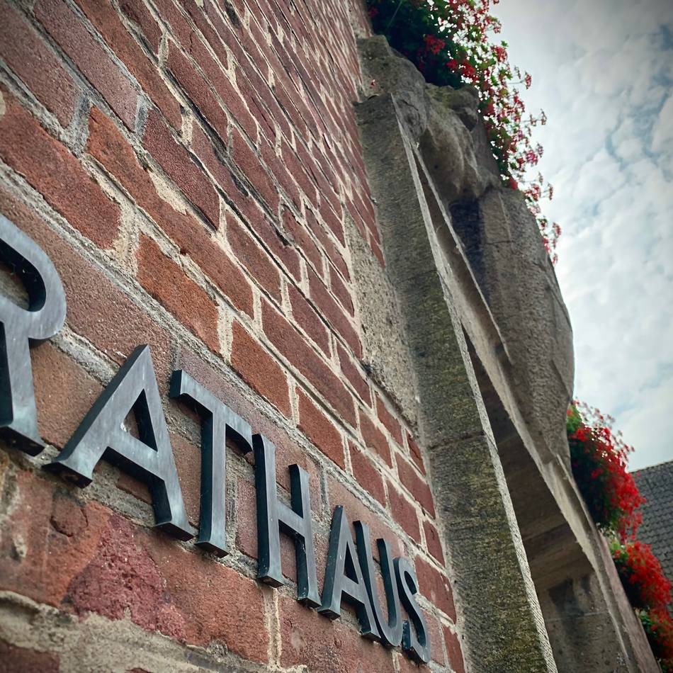 Emmerich : Amtseinführung – diesen Eid leistet Bürgermeisterin Claudia Lindlahr