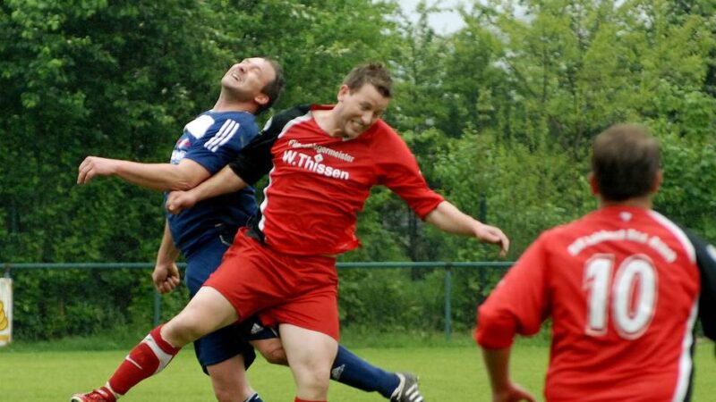 Ungewöhnlicher Fußball-Nachmittag: Sonsbeck-Trainer Norbert Quinders sorgt für Kuriosum