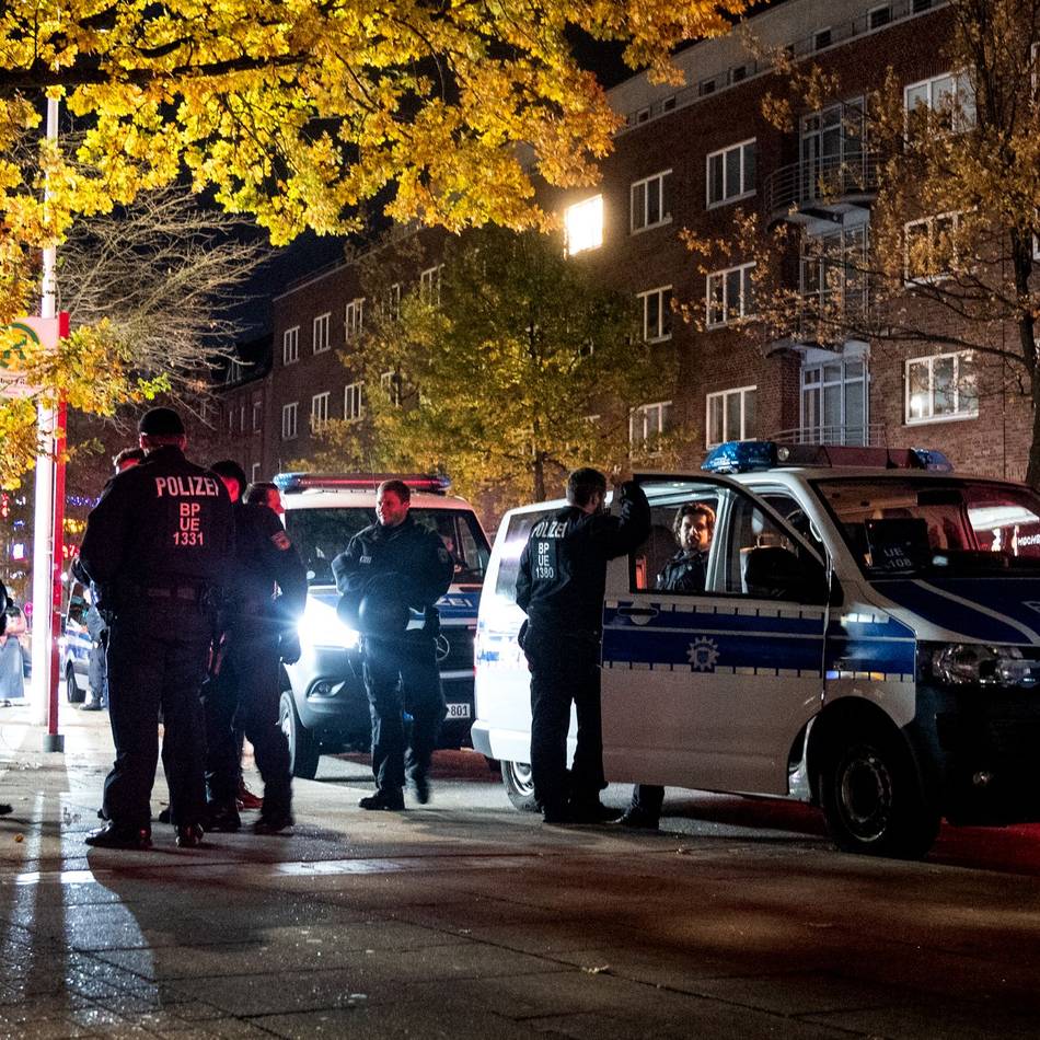 Polizeieinsätze in der Halloween-Nacht: Jugendliche zündeln und böllern im Kreis Mettmann