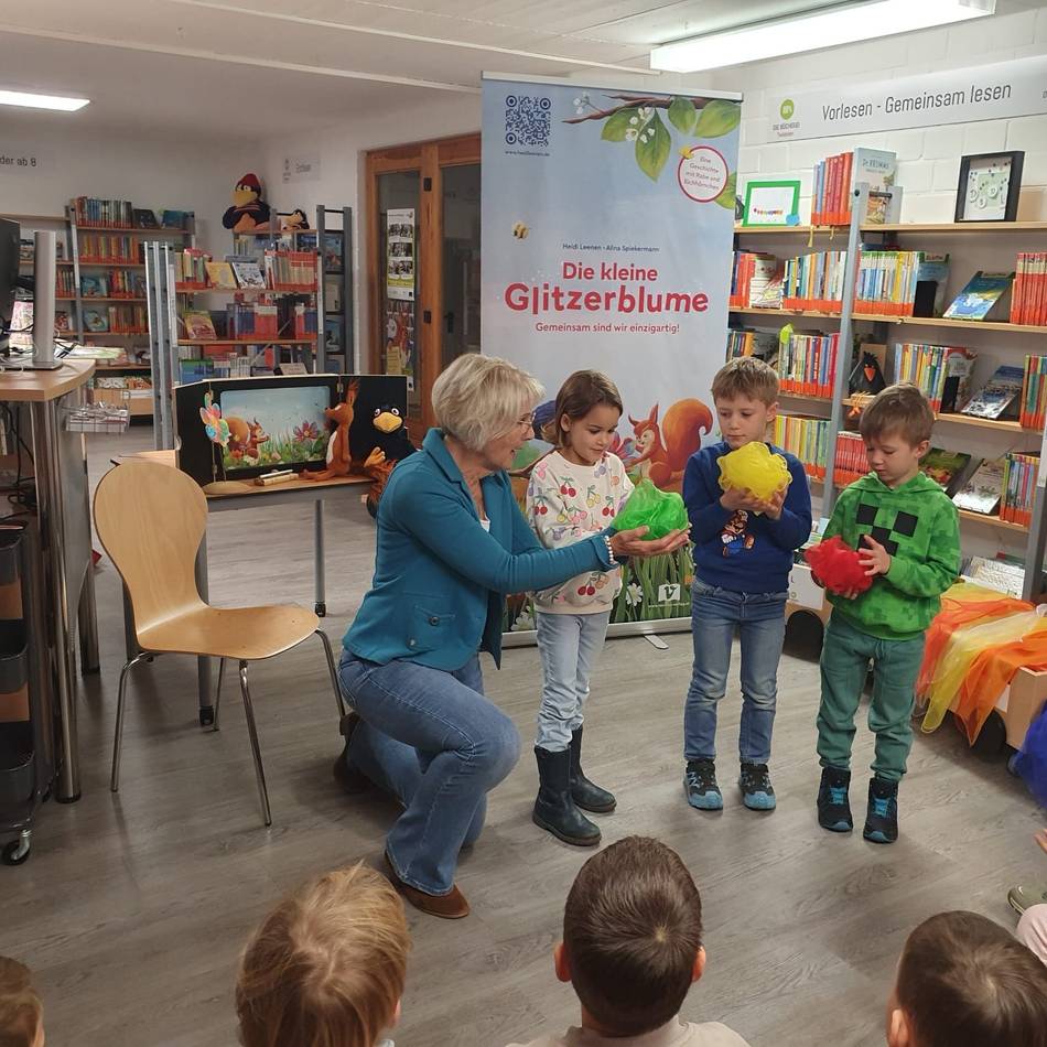 Besondere Aktion in der Bücherei Twisteden: Autorin lässt Kinderaugen leuchten