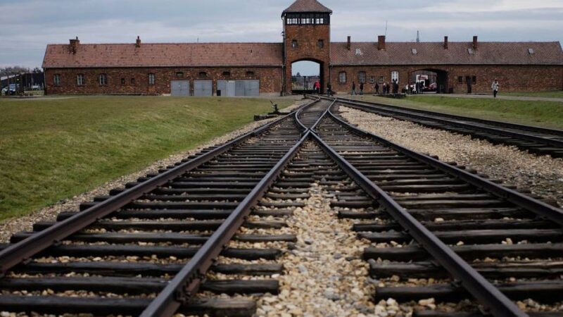 „Bilder im Kopf“: Jugendliche gestalten Ausstellung zur Erinnerungskultur