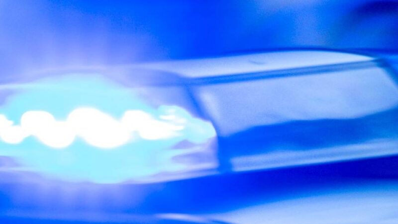 Gefährliche Aktion bei Viersen: Unbekannte werfen Dreckklumpen auf Autobahn