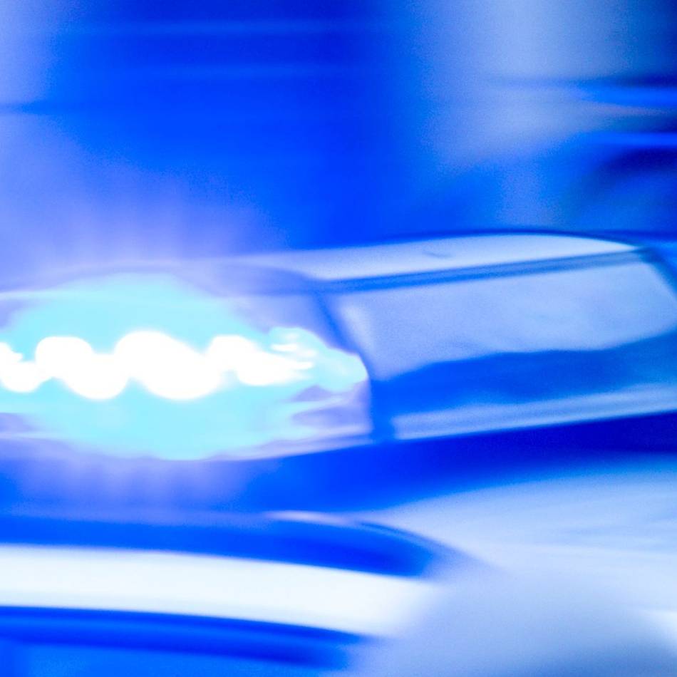 Gefährliche Aktion bei Viersen: Unbekannte werfen Dreckklumpen auf Autobahn