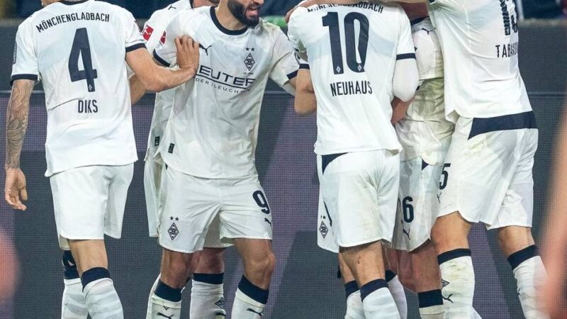 Sander, Diks und Tabakovic treffen: Gladbacher feiern befreienden Derby-Sieg gegen Köln