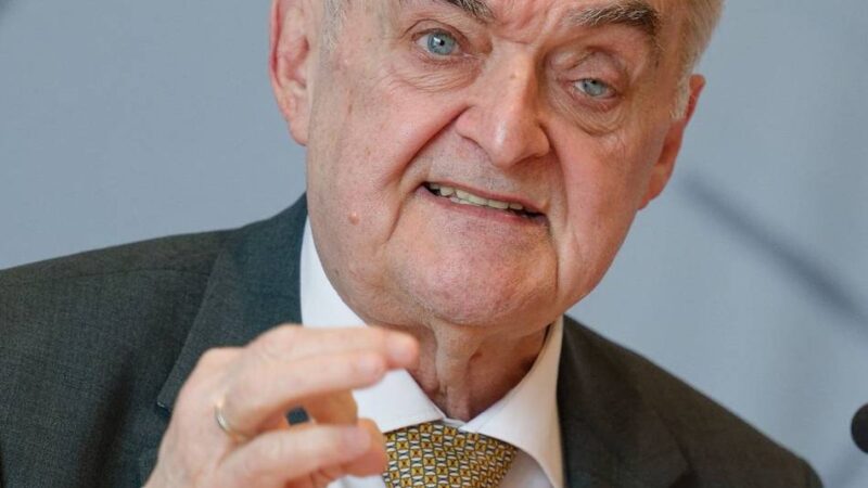 Förderplakette „Ehrenamt im Brand- und Katastrophenschutz“: Innenminister zeichnet Kempener Unternehmen für Förderung des Ehrenamtes aus