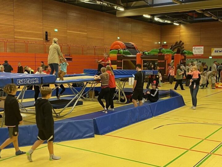 Stadtsportverband Hückeswagen: Toben, spielen, ausprobieren beim Spielfest in der Mehrzweckhalle