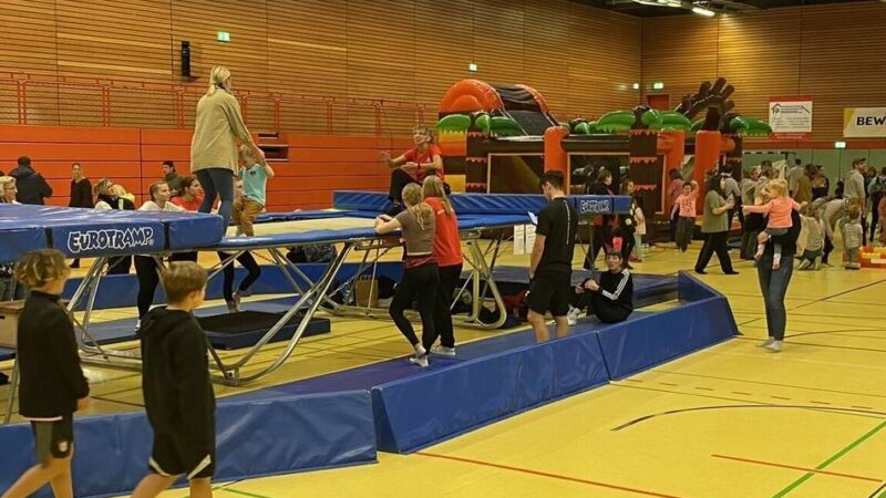 Stadtsportverband Hückeswagen: Toben, spielen, ausprobieren beim Spielfest in der Mehrzweckhalle