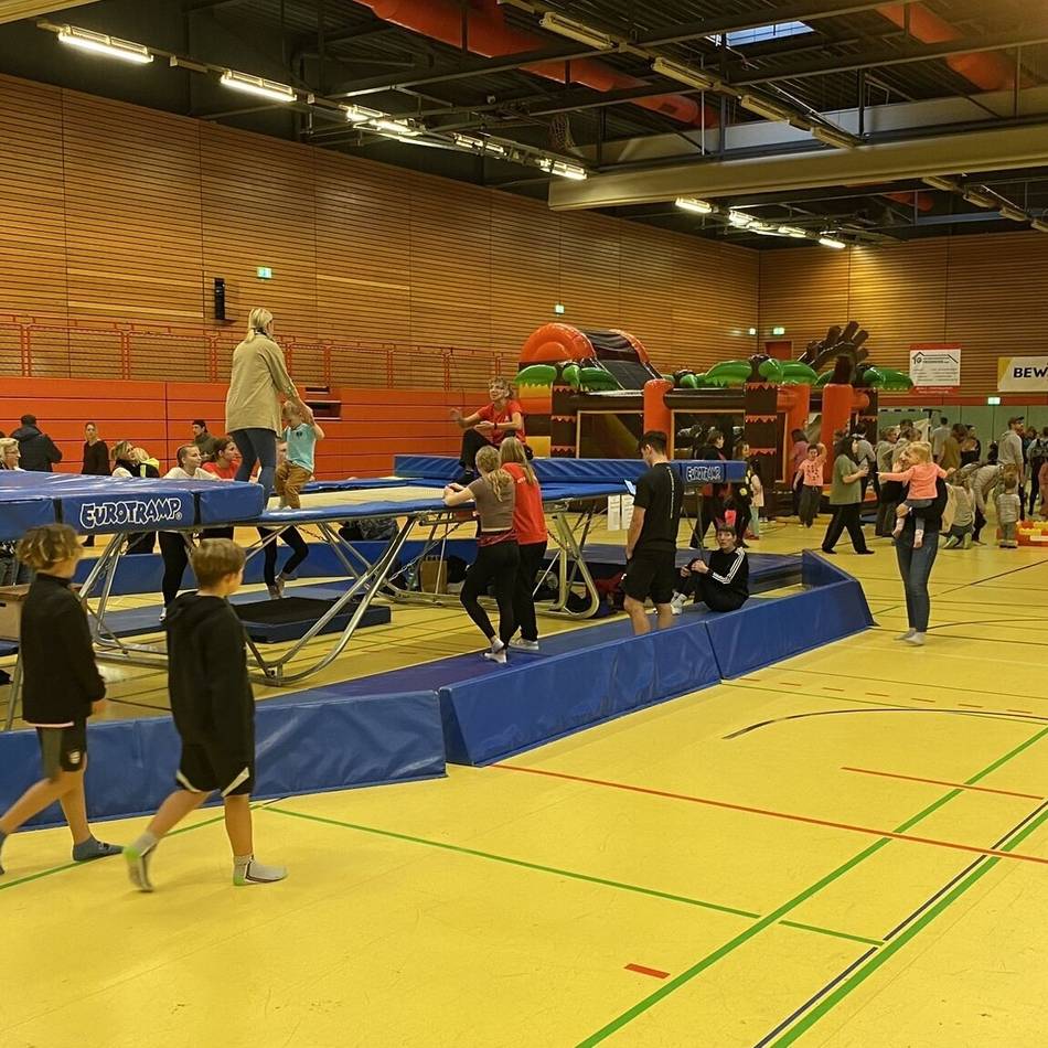 Stadtsportverband Hückeswagen: Toben, spielen, ausprobieren beim Spielfest in der Mehrzweckhalle