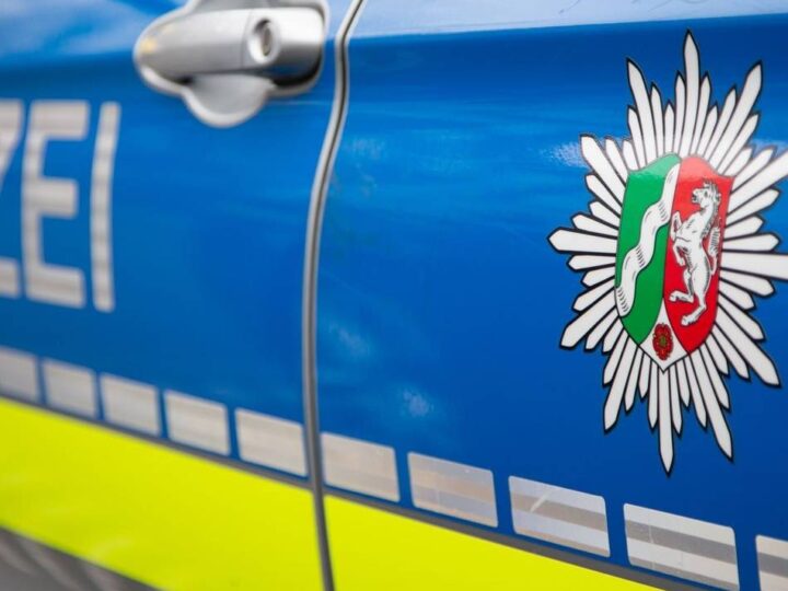 Polizei ermittelt in Hilden: Diebe stehlen geparkten Toyota