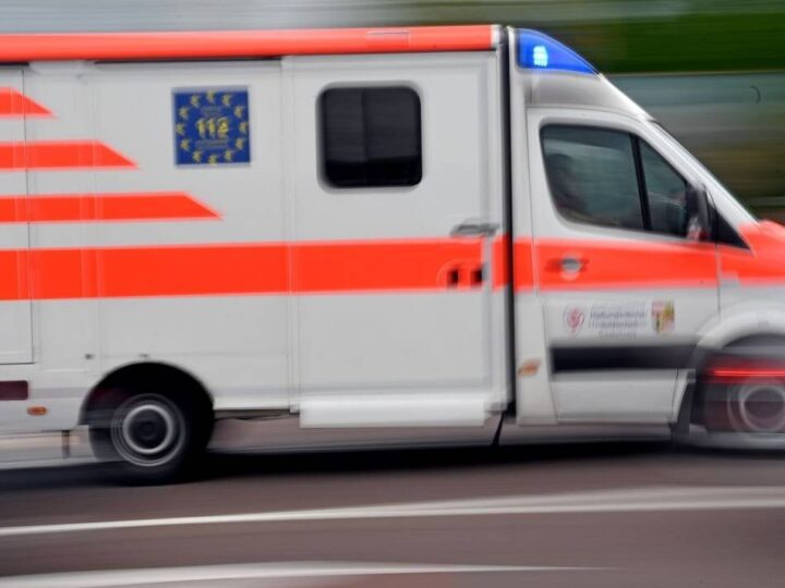 Gahlener Straße in Hünxe: Zwei Menschen bei Verkehrsunfall leicht verletzt