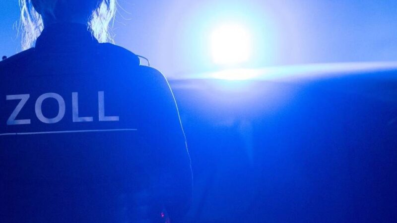 Kiosk-Kontrollaktion von Zoll und KOD in Krefeld: Verstieß Kioskbetreiber gegen Waffengesetz?