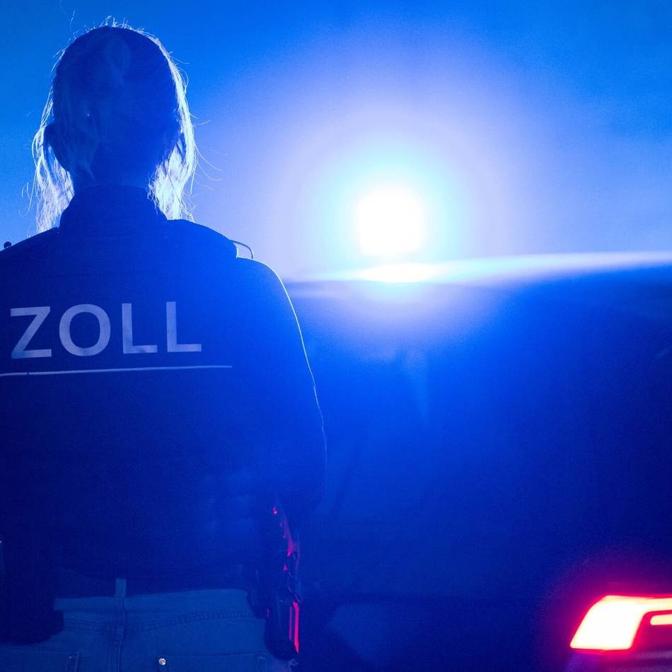 Kiosk-Kontrollaktion von Zoll und KOD in Krefeld: Verstieß Kioskbetreiber gegen Waffengesetz?