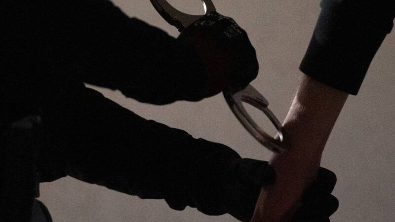 Einbruch in Bürogebäude: Polizei nimmt Trio fest