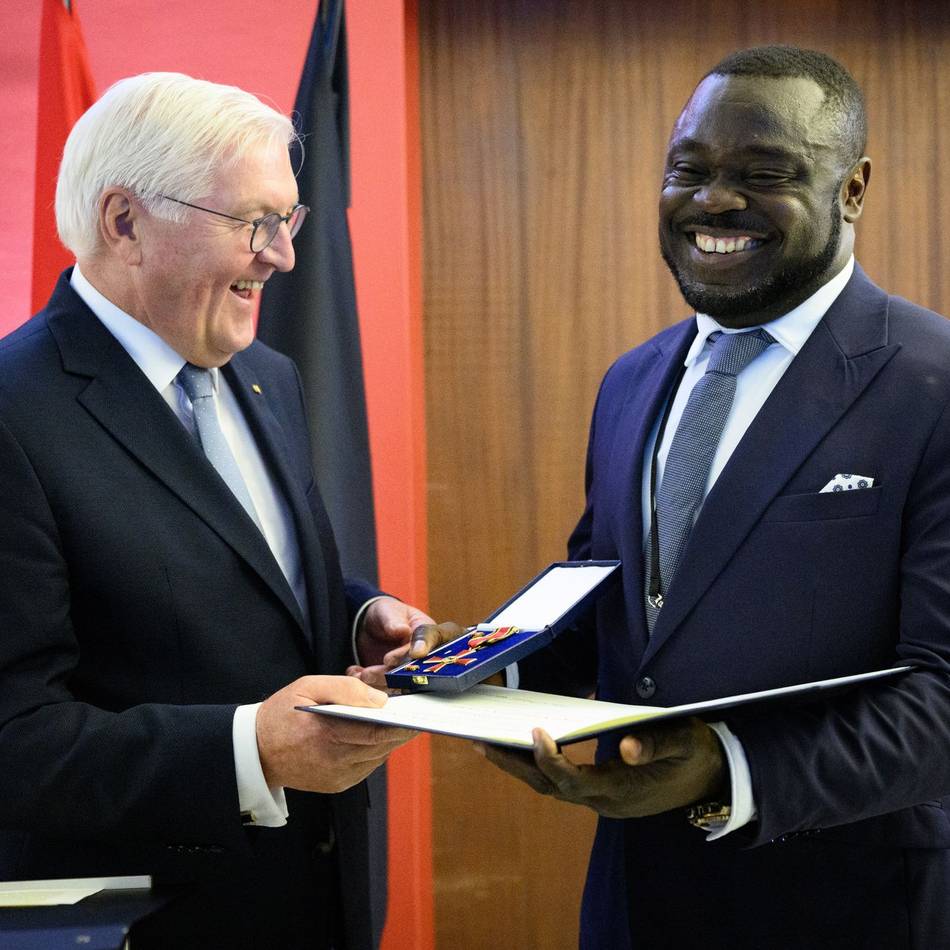 Beitrag zur deutsch-ghanaischen Freundschaft: Ex-Nationalspieler Asamoah mit Bundesverdienstkreuz geehrt