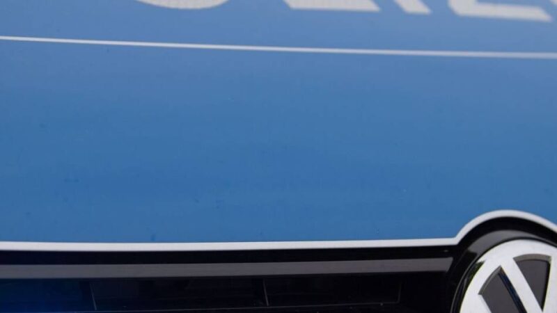 Hückeswagenerin kann Angreifer abwehren: Versuchter Diebstahl von Rucksack – Zeugen gesucht