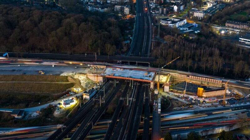 Bauarbeiten am Kreuz Kaiserberg: Sechs-Kilometer-Stau auf A59 – Autofahrer kämpfen mit Dauerbaustelle