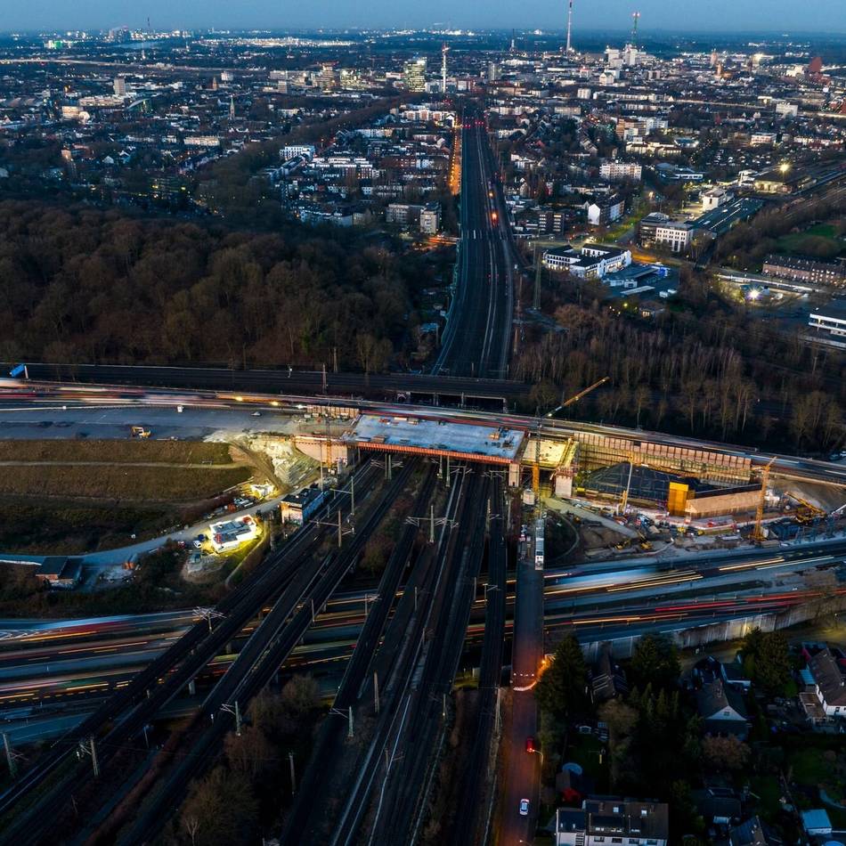Bauarbeiten am Kreuz Kaiserberg: Sechs-Kilometer-Stau auf A59 – Autofahrer kämpfen mit Dauerbaustelle