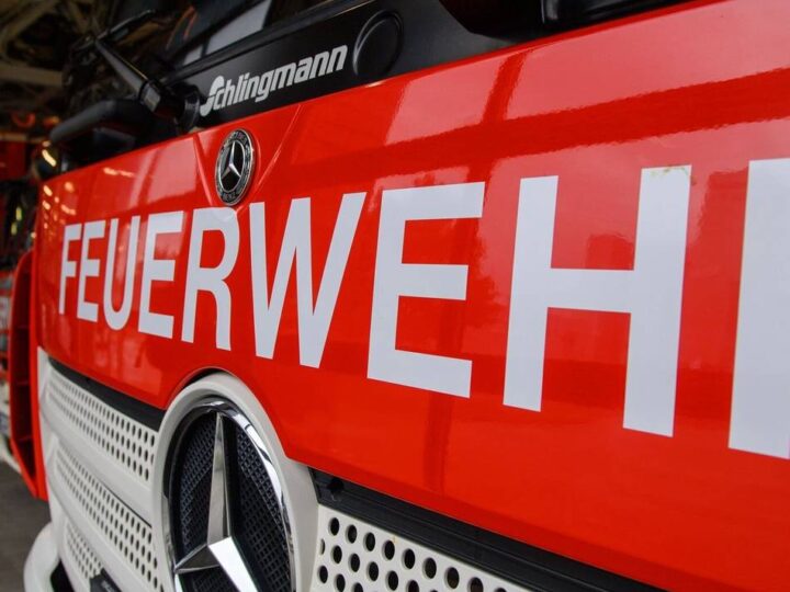 Auf dem Rhein bei Duisburg: Gekentertes Kanu löst Großeinsatz der Feuerwehr aus