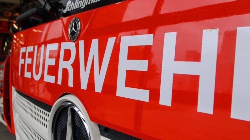 Auf dem Rhein bei Duisburg: Gekentertes Kanu löst Großeinsatz der Feuerwehr aus