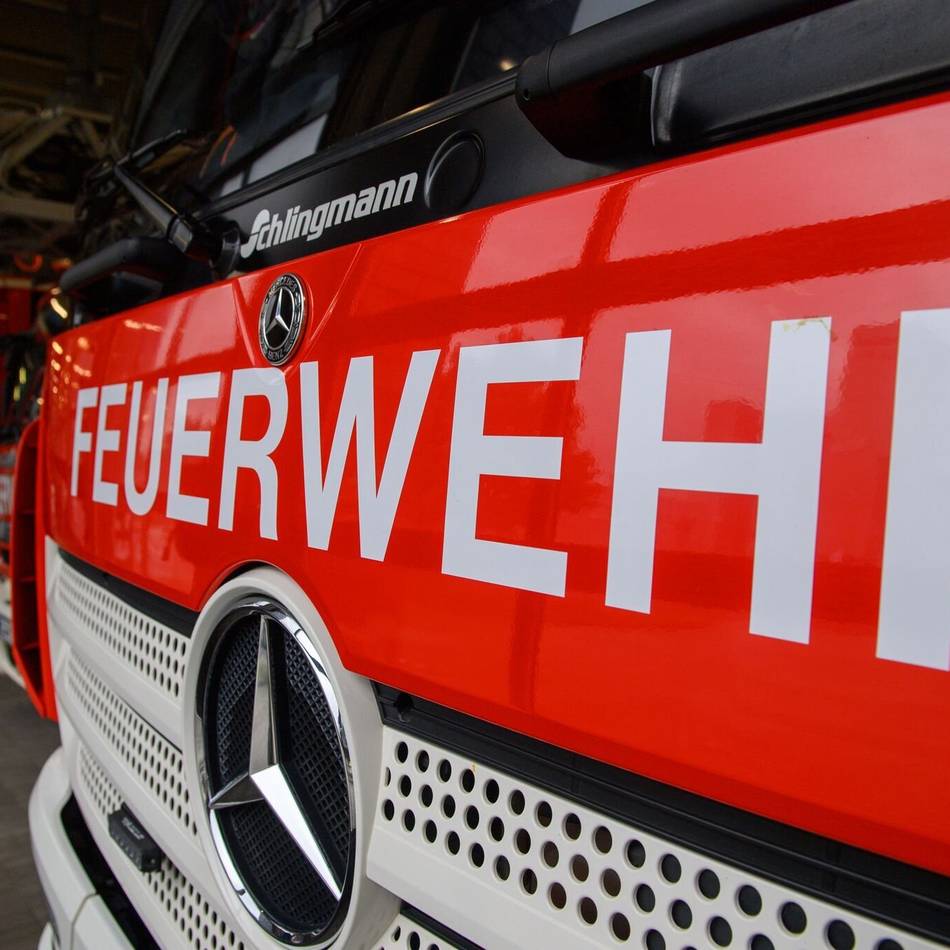 Auf dem Rhein bei Duisburg: Gekentertes Kanu löst Großeinsatz der Feuerwehr aus