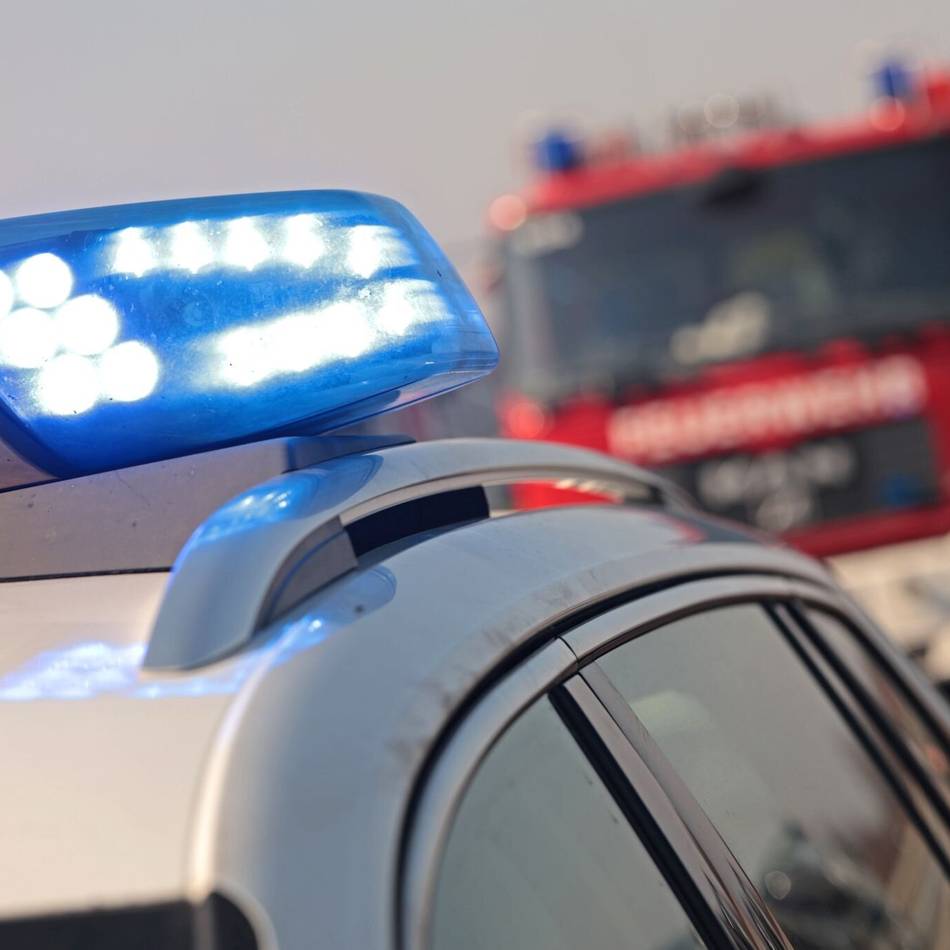 Vorfall in Duisburg: Faustgroße Schäden – Jugendliche werfen Gegenstände auf A59