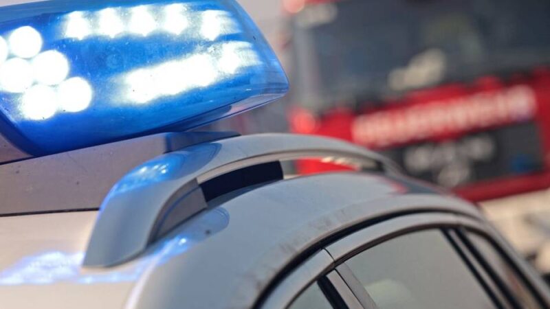 Polizei prüft Zusammenhang: Unbekannte zünden in Süchteln drei Mülltonnen an