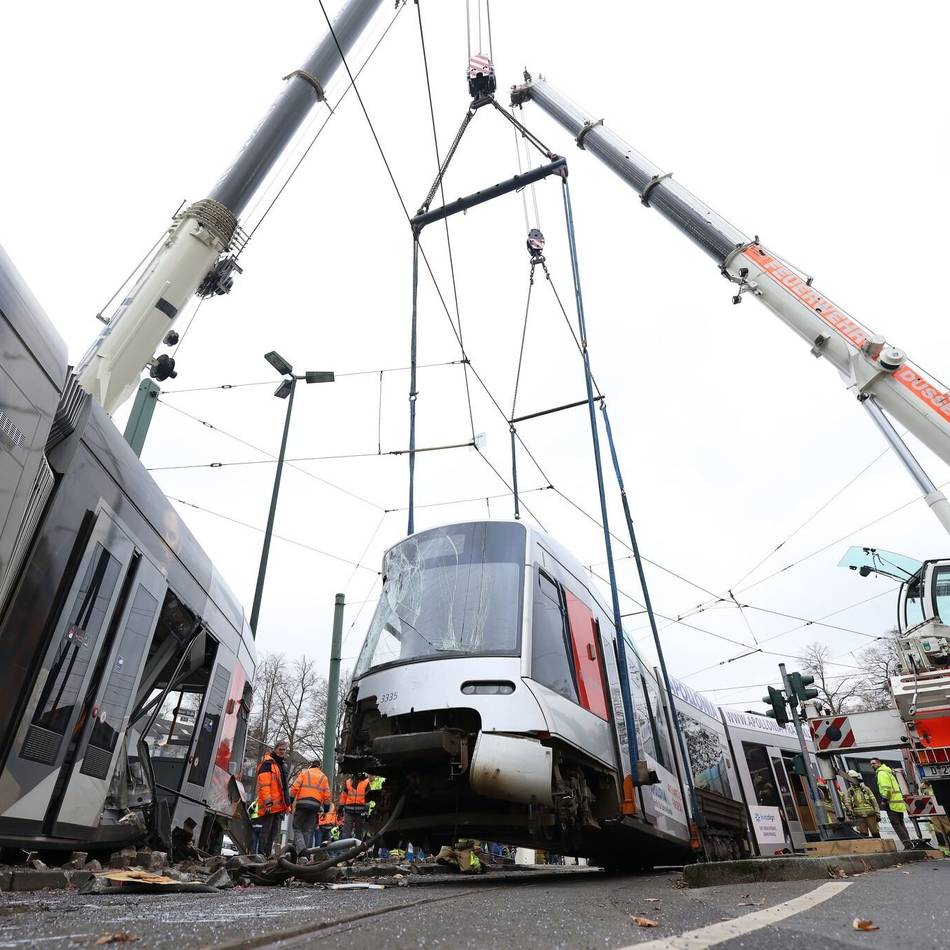 Straßenbahn in Düsseldorf entgleist: Die Suche nach der Unfallursache und der Fahrplan der U76