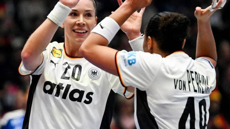 „Stimmung war überragend“ : Handballerinnen siegen zum WM-Start gegen Island
