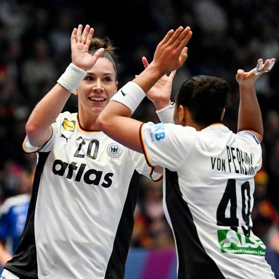 „Stimmung war überragend“ : Handballerinnen siegen zum WM-Start gegen Island