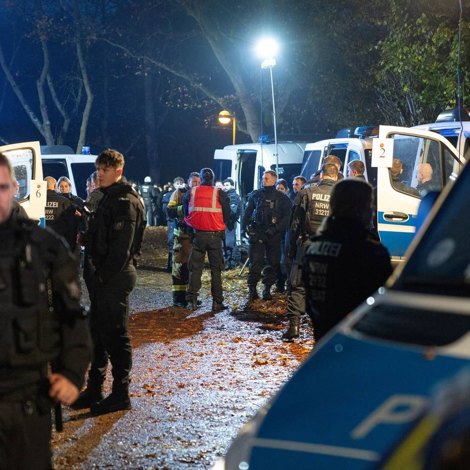 Fußballfans in Meerbusch: Polizei sucht Bilder vom Chaosspiel
