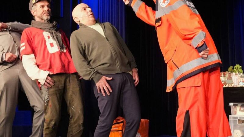 „Nö. Eine Entgleisung“ in Düsseldorf: Einfach mal entgleisen – Kommödchen feiert neues Ensemble-Programm