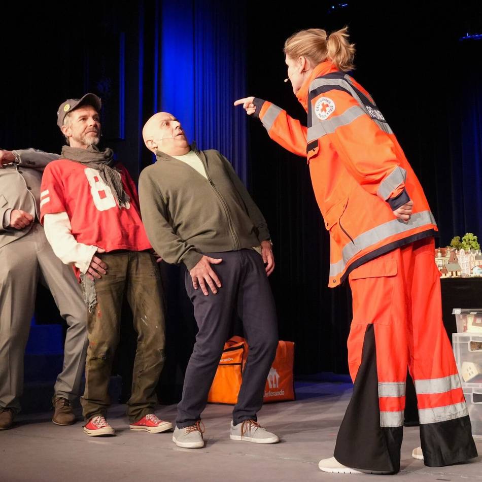 „Nö. Eine Entgleisung“ in Düsseldorf: Einfach mal entgleisen – Kommödchen feiert neues Ensemble-Programm