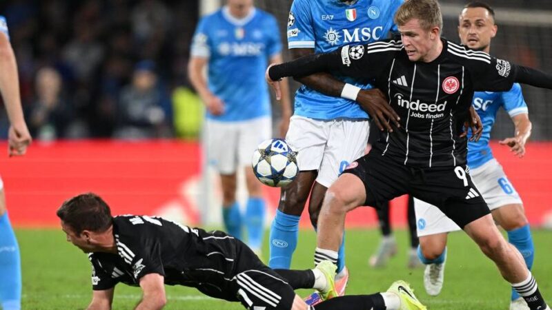 Defensive hat Priorität: Ohne eigene Fans, ohne Tore – Frankfurt mit 0:0 in Neapel