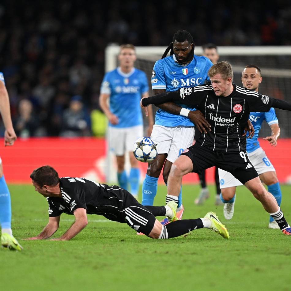 Defensive hat Priorität: Ohne eigene Fans, ohne Tore – Frankfurt mit 0:0 in Neapel