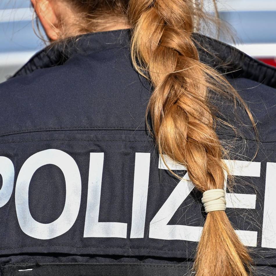 Betrug oder falsche Vorwürfe?: Polizistin in Düsseldorf soll Geschlecht für Beförderung gewechselt haben