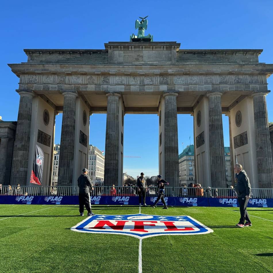Mit Bus-Kolonne, Pitbull und Chips: Der NFL-Zirkus erobert Berlin – „DNA der Stadt aufnehmen“