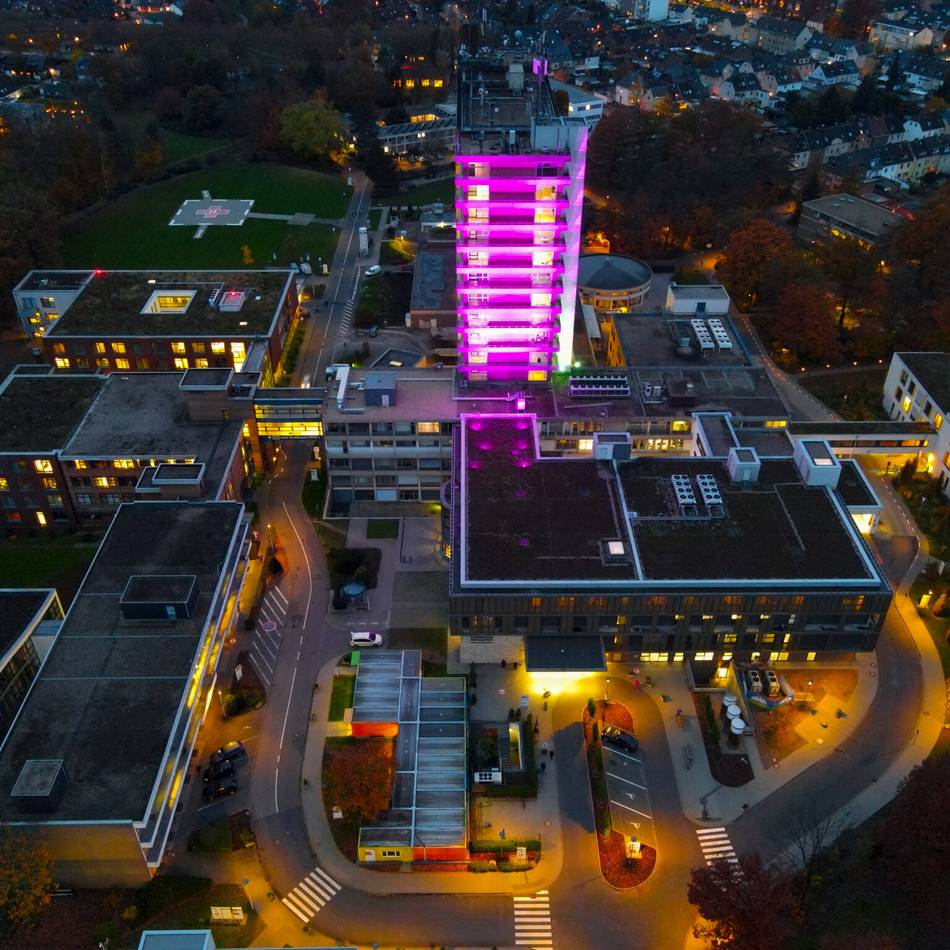 Welttag in Mönchengladbach: Weshalb das Elisabeth-Krankenhaus lila leuchtet