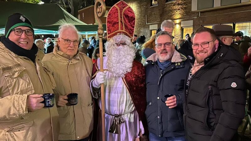 Heimatverein lädt ein: Weihnachtszauber bei den Giesenkirchener Rathauslichtern