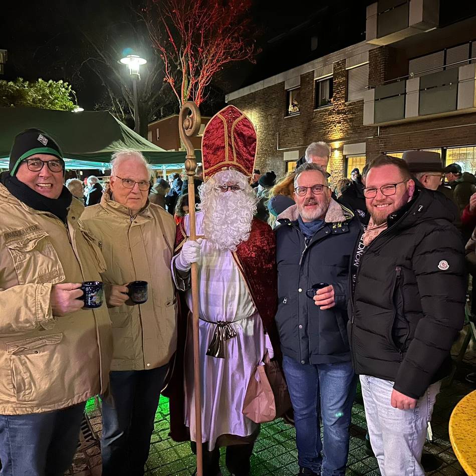 Heimatverein lädt ein: Weihnachtszauber bei den Giesenkirchener Rathauslichtern