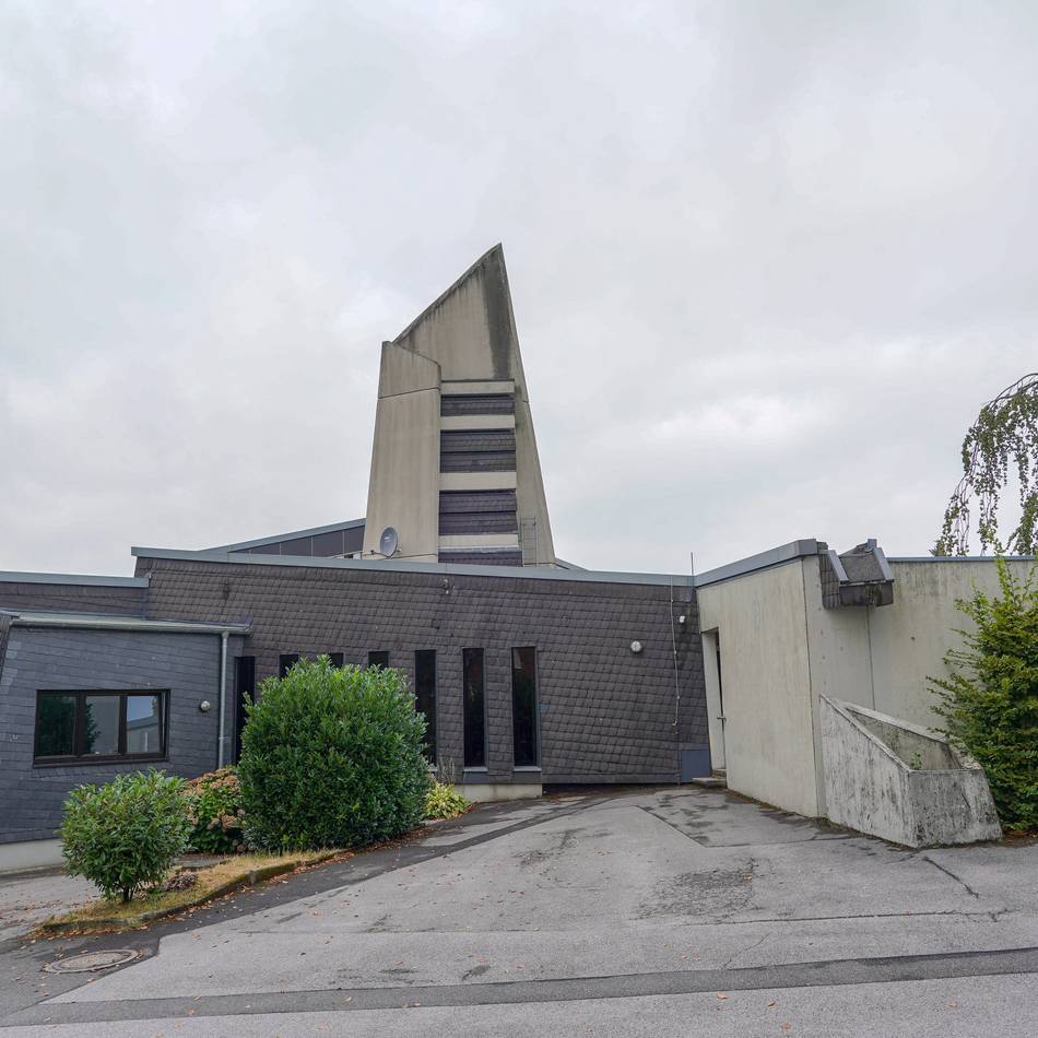 Einbruch in Wermelskirchen: Unbekannte brechen in Gemeinde am Kirchweg ein