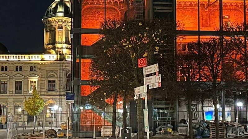 Internationaler Tag zur Beseitigung von Gewalt gegen Frauen: Oranges Licht gegen Gewalt