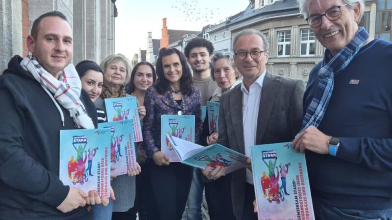 Neusser Jugendliche schreiben über Diskriminierung: „Trotz aller negativen Erfahrungen gibt es in den Texten immer auch Mutmachendes“