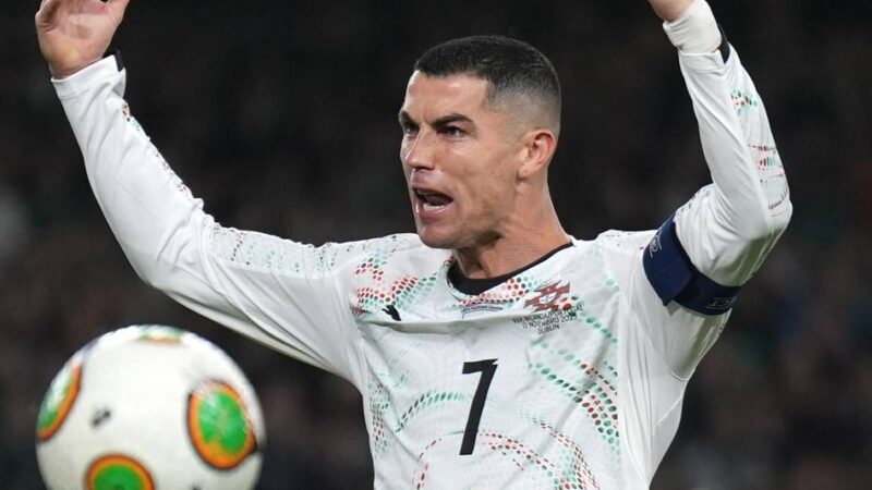 Platzverweis für Superstar: Ronaldos Rote Karte hat Konsequenzen – Zuschauer bei der Fußball-WM?