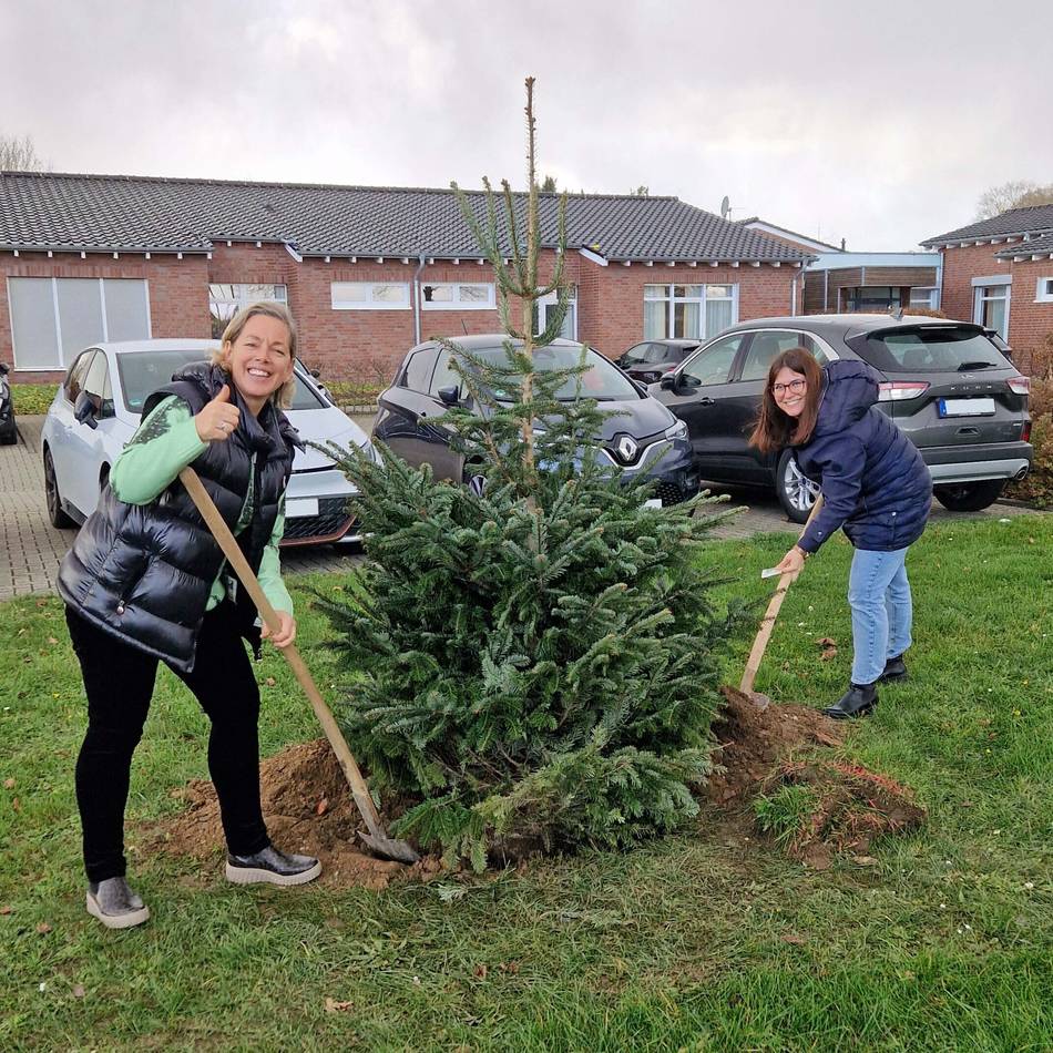 Weihnachtsaktion in Niederkrüchten: Dieser Weihnachtsbaum ist jetzt für alle da