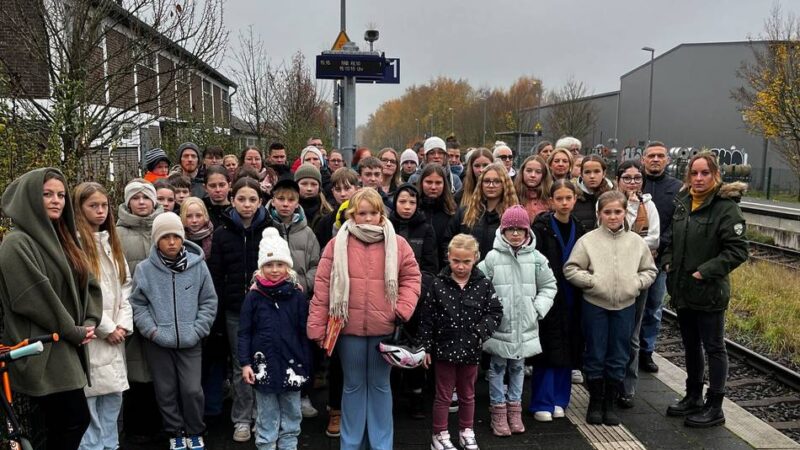 RE10 weiter in der Kritik: Zu voll, zu spät, zu unzuverlässig – Eltern reicht es beim Niersexpress