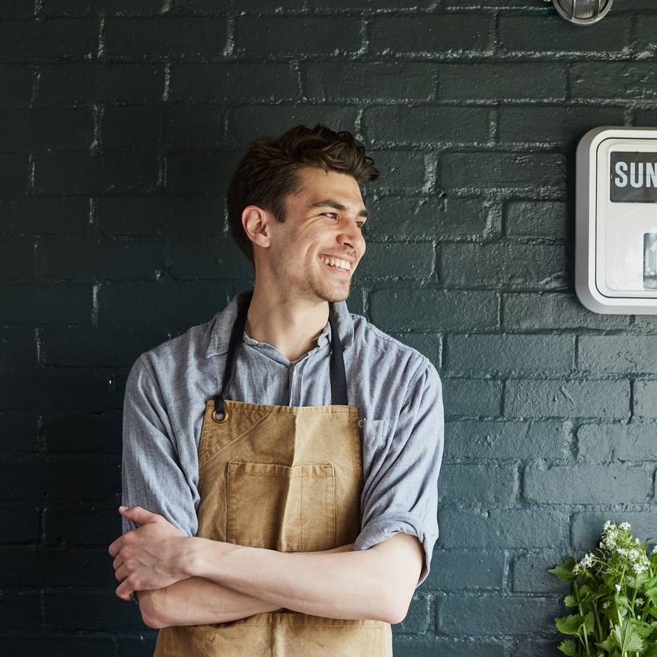 „Natürlich vegan“ aus aller Welt: Warum Julius Fiedler Gewürzpasten in Eiswürfel einfriert