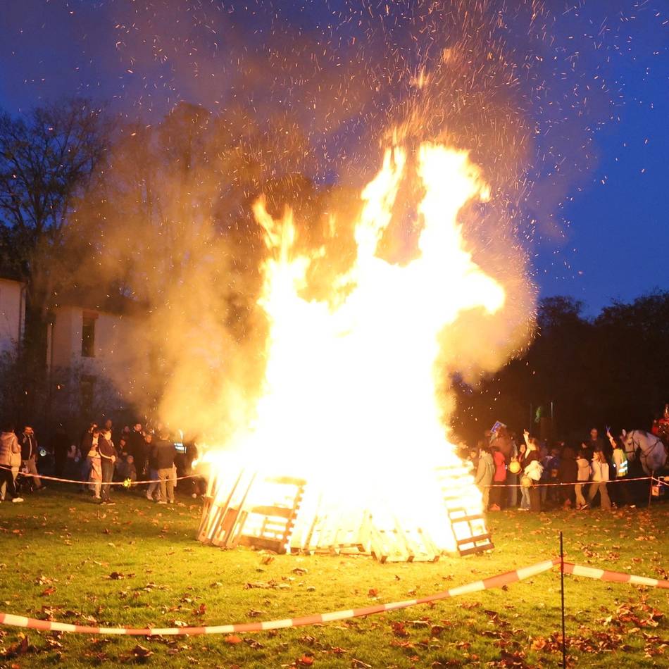 Umzug in der Stadtmitte: So schön war der Martinszug durch Grevenbroich