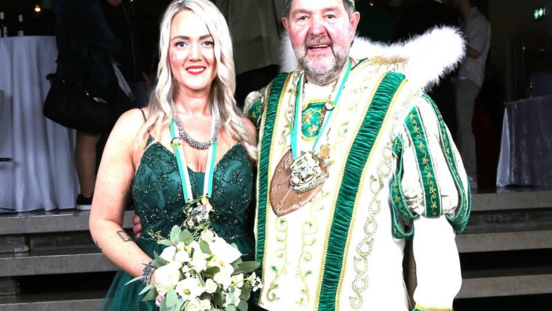 Prinzenproklamation der KG Gruen-Weiss Walsum: Die Stieftochter des Prinzen Choupi I. ist die Prinzessin