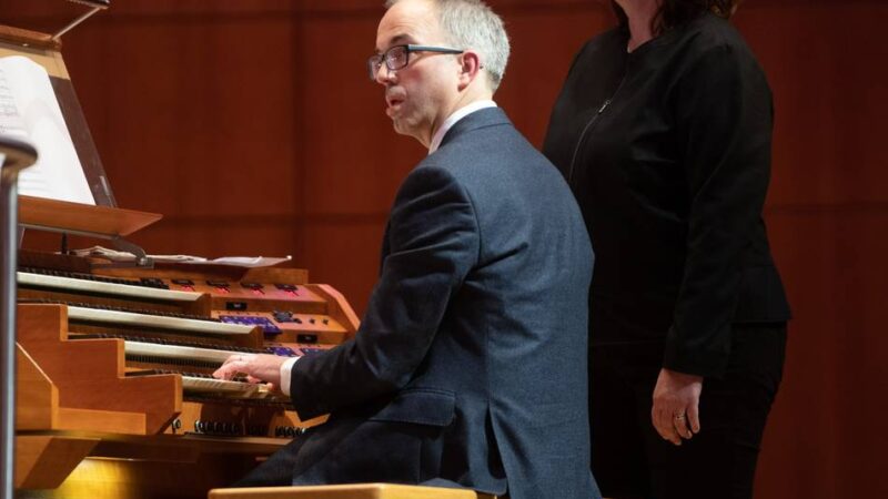 Toccata-Konzert in Duisburg: Very british und klangprächtig – Simon Johnson an der Eule-Orgel