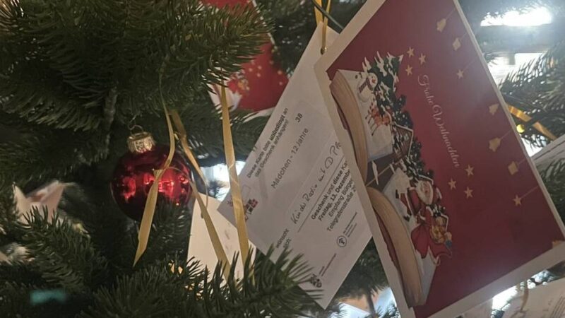 Hilfe für Kinder in Not: Weihnachtswunschbaumaktion in Moers startet